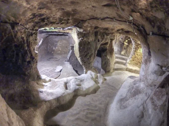 Pemandangan interior dari kota bawah tanah Derinkuyu

Kredit: Nevit Dilmen / Wikimedia Commons, CC BY-SA 3.0
