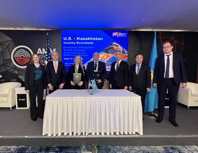 Assistant Secretary David L. Fogel and participants at the Astana Mining & Metallurgy (AMM) Congress 