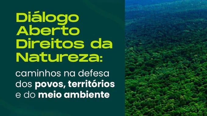 Card dividido ao meio: na esquerda, fundo verde-escuro com o texto Diálogo Aberto Direitos da Natureza: caminhos na defesa dos povos, territórios e do meio ambiente; na direita, foto aérea de uma floresta densa.