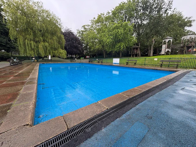 The paddling pool in Harrogate Valley Gardens