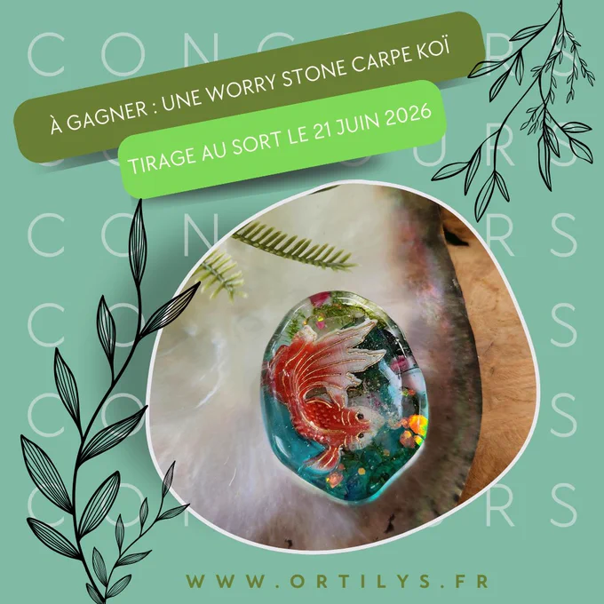 écrit "à gagner une worry stone carpe koï", au centre la photo de la worry stone, dans un univers de bassin japonais. le creux est léger