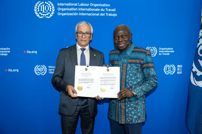 ILO Director-General, Gilbert F. Houngbo, stands next to Minister of Labor and Social Security of Uruguay, Juan Castillo. Photo: ILO. 