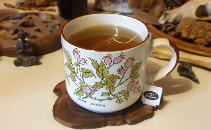 Ingredients:

basil (50%)
fennel
liquorice
lemon peel
lemon essential oil
cinnamon
ginger
cardamom
cloves
black pepper