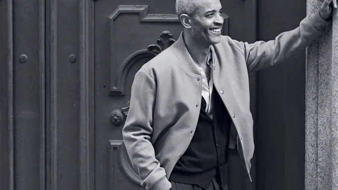Smart Casual is distinct from Casual; it represents a straightforward approach to dressing that exudes an air of sophistication and politeness. While Smart Casual might not draw attention to itself, it effortlessly complements its surroundings. In essence, less truly is more when it comes to Smart attire.   