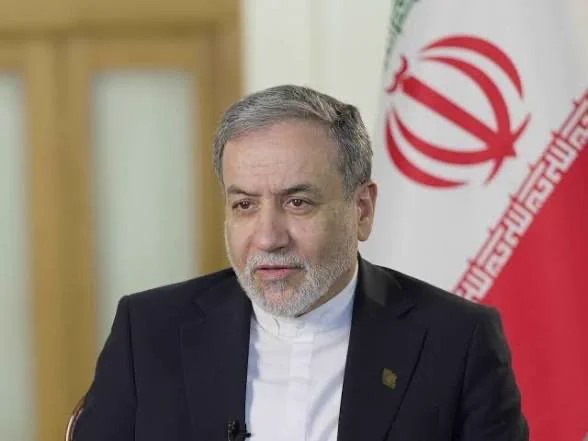 Iran’s FM Araghchi:

The Strait of Hormuz is, without a doubt, under the sovereignty of Iran and Oman. There is no international waterway in the Strait of Hormuz.

For many years, this waterway was open to all ships. Iran and Oman ensured its security and provided services; until now, all services were free of charge.

However, the future management of the Strait of Hormuz will not be like the past. No one can challenge Iran and Oman's sovereignty over the strait.

The management of the Strait of Hormuz will not return to the pre-war system.