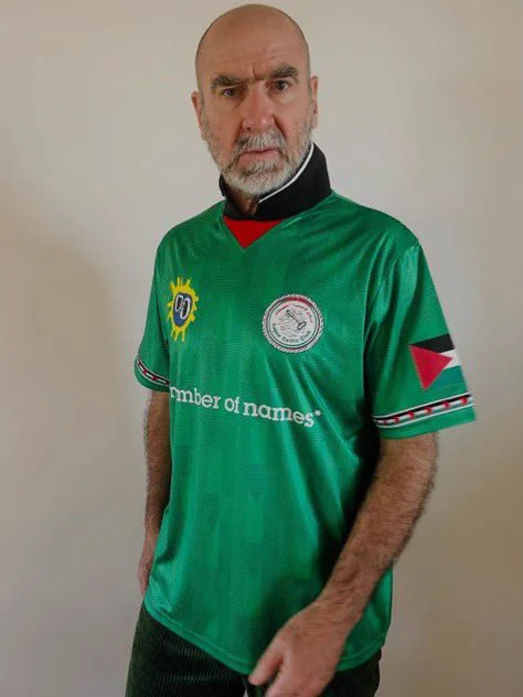 Cantona avec le maillot de la Palestine