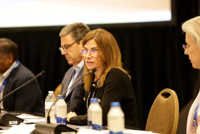 CUSP Chairwoman Mary Bono leads a discussion among mayors (photo credit: U.S. Conference of Mayors)
