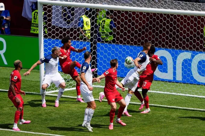 ยิงประตู!, แคนาดา 🇨🇦 0-1 🇧🇦 บอสเนียและเฮอร์เซโกวีนา (นาทีที่ 21,โจโว ลูคิช) 
บอสเนียได้เตะมุม "เซอัด โคลาซินัค"โยนมาเสาแรก "โจโว ลูคิช" โหม่งเช็ดเปลี่ยนทางเข้าประตูไป

#sakdakul 
#liveblog 
#อู๋แอคชั่น
#บอลโลก