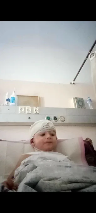 Bu, 6 yaşındaki Haya.

Ekim 2023'te, daha sadece 3 yaşındayken, tek bir hava saldırısında ailesinden 21 kişiyi kaybetti. 💔

Bir anda annesini, babasını ve en sevdiklerini yitirdi.

Bugün hâlâ, hiçbir çocuğun yaşamaması gereken bir acıyla hayata tutunmaya çalışıyor.