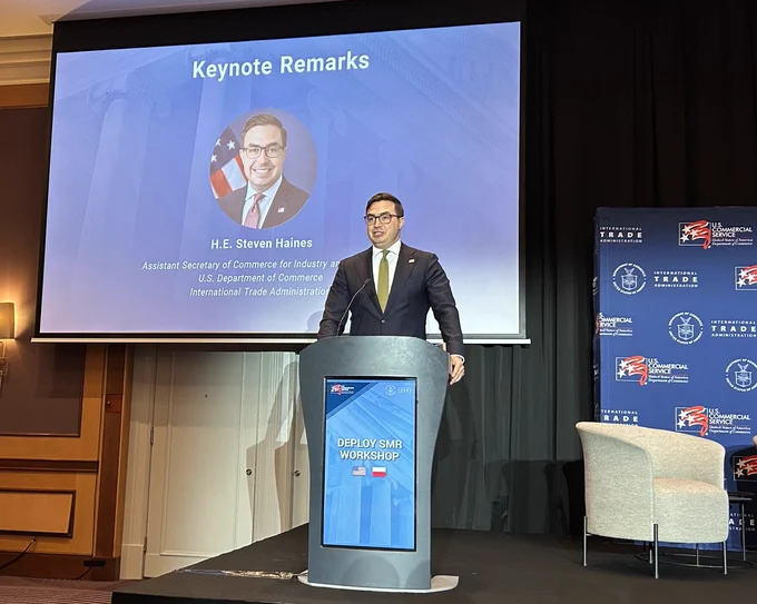 Photo of A/S Haines standing and speaking at a podium.