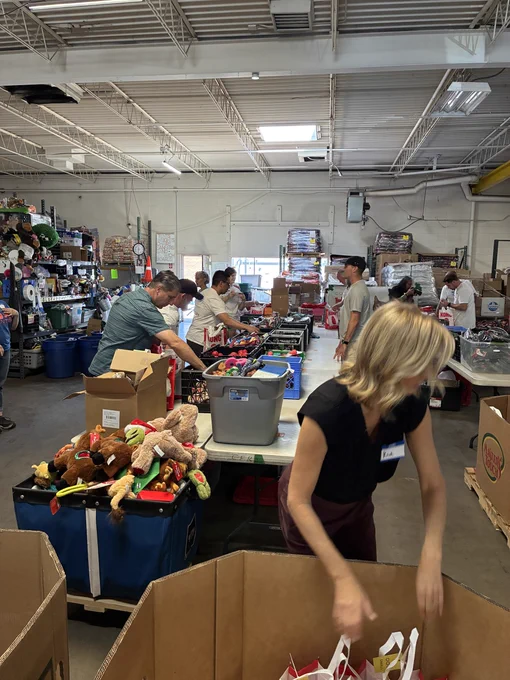 Fox 31 Denver volunteers pack pet comfort kits
