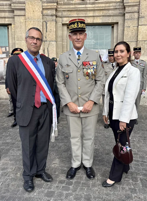 Avec le Gouverneur militaire de Paris et mon amie Farzana Mohammadi