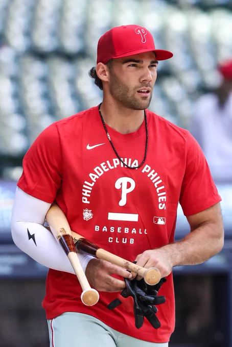 Gabriel Rincones Jr. walks onto the field during batting practice in Milwaukee.