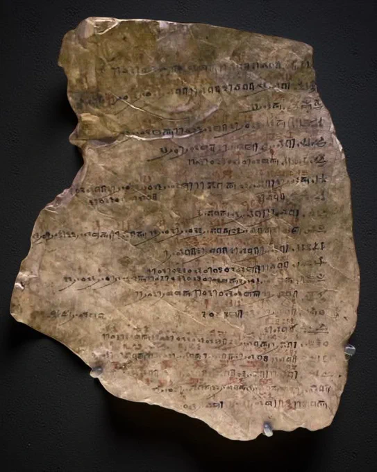 A 3,200-year-old attendance record from Deir el-Medina makes ancient Egypt feel very real.
Illness, family obligations, and even a scorpion sting appear as reasons for absence. These short notes preserve the daily lives of workers behind the royal tombs.