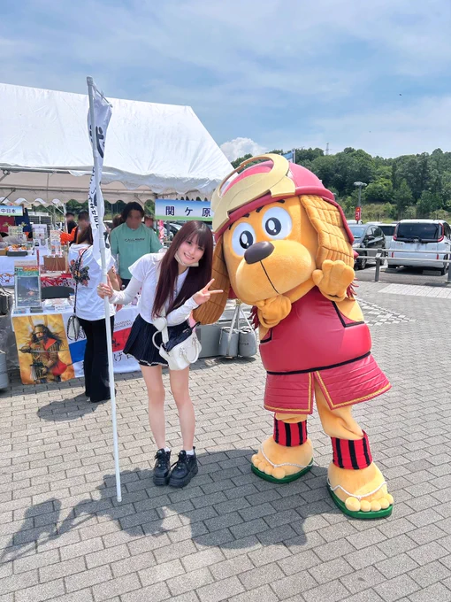 岡崎SAでキャラグリしててハイテンションで近づいていったら旗持たせてもらいました。
優しい。推し増ししそう。