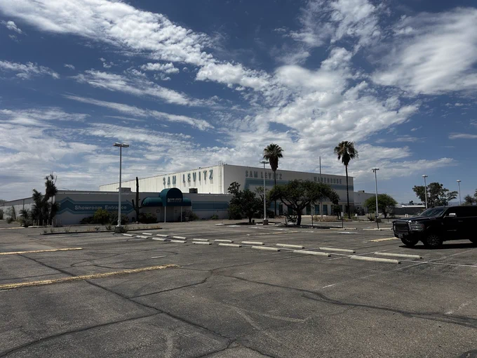 Big 129,000 sq ft building located in Tucson, Arizona. 