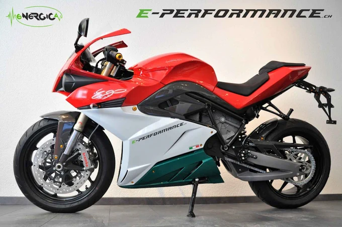 ENERGICA, Ego, Tricolore, Italian Flag, E-Performance,  Switzerland, Elektromotorrad, Exklusivität, Rarität, Schweiz, Liebhaberstück, Außergewöhnliches, Showroom, Stansstad, Elektromobilität, Zukunft der Mobilität, Elektrofahrzeug, Fahrvergnügen, Nachhaltigkeit, Elektrobike, Innovation, Zukunftsfahrzeug, Emissionsfreiheit, Elektroflitzer, Probefahrt, Electric motorcycle, exclusivity, rarity, electromobility, future of mobility, electric vehicle, joy of riding, sustainability, electric bike, innovation, future vehicle, emissions-free, electric commuter, test ride