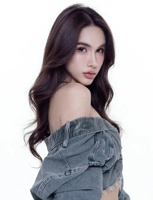 Praewpailin Kasiwatthana – Most Beautiful Thailand Transgender Model in Women's Denim Jacket Photoshoot