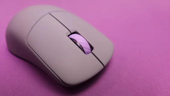 the color is chalk grey ? very claw focused