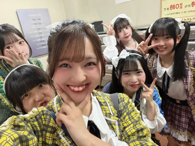 リリ学ちゃん⚜️が上本町にじょーりーくっ☀️
研修生ちゃんもいっしょに🤍
メンバー総出でパワー届けましたーーっ💗

明日は、
📍FANJtwice→📍心斎橋VARON
ホームタウンなアメ村&心斎橋でたのしもー？？💕