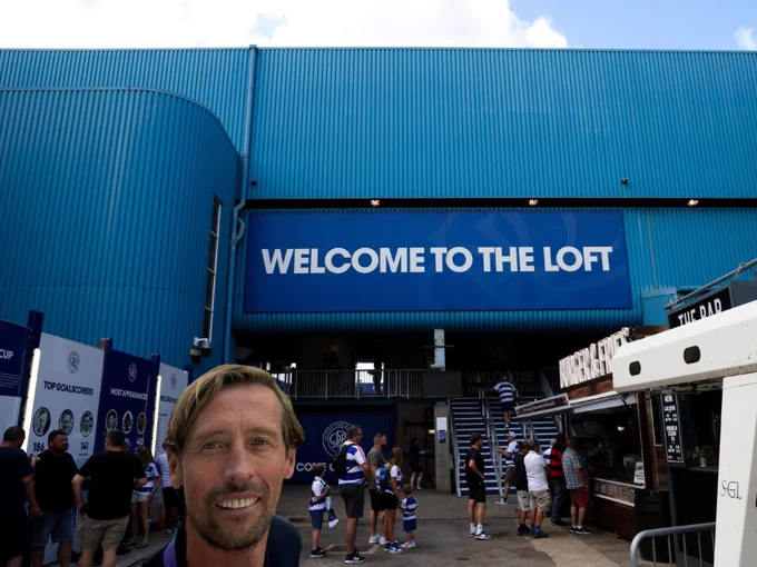 Peter Crouch photoshopped outside the Loft.