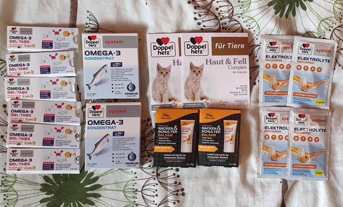 6x 3 omega-3 gel tabs

2x 5 omega-3 concentrate capsules
2x skin & fur snack for cats
2x Tiger Balm for tense muscles

4x electrolyte powder