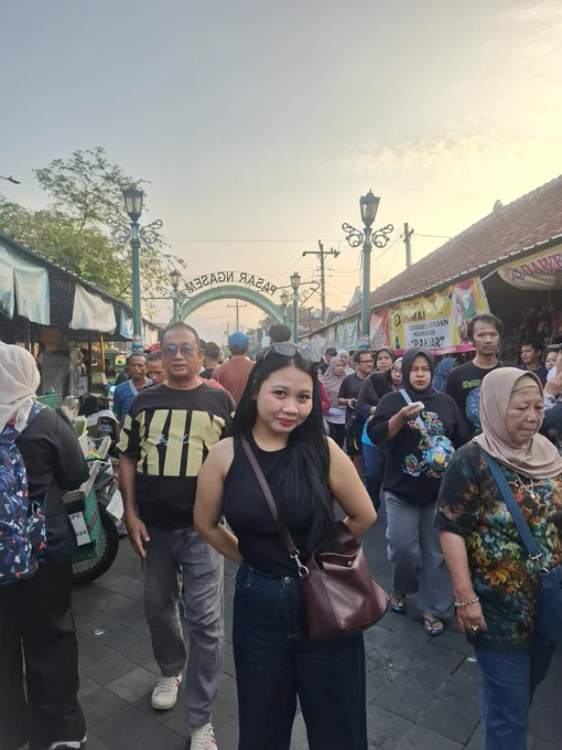 ih ada bapak-bapak ikut foto