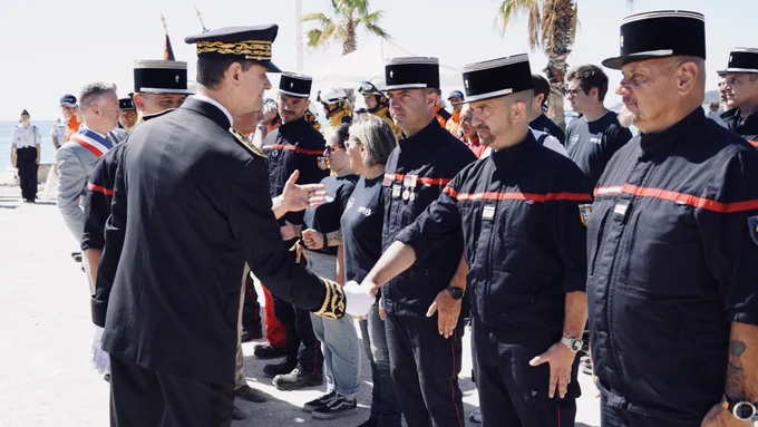 Le préfet Jacques witkowski salue les pompiers