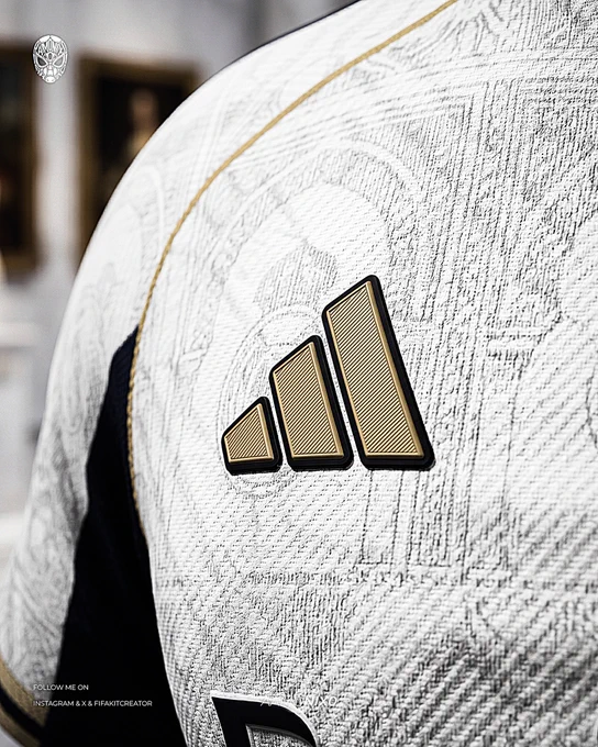 Adidas Logo Close-up 📸