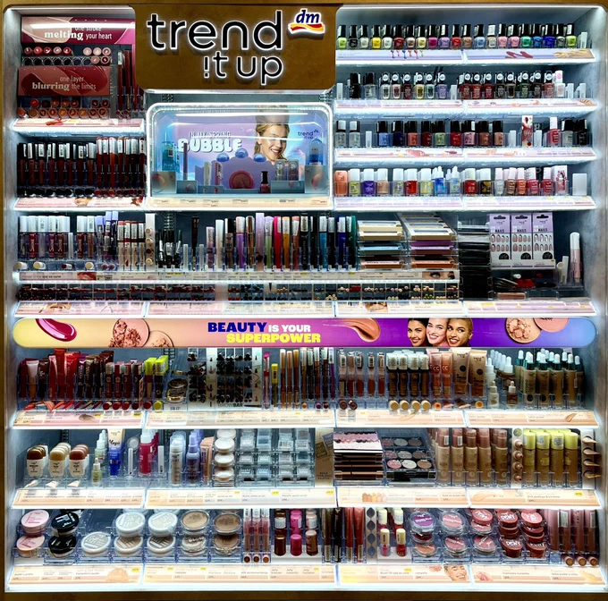 Cosmetics Shelves, nail polishes, lip glosses, foundations, concealers,
and face powders

https://www.shutterstock.com/g/Hitra?rid=193867524&utm_medium=nativeapp&utm_source=ctrbreferral-link

#editorialphotography  #dmDrogerie #Cosmetics #MakeupDisplay #VisualMerchandising #RetailDesign #BeautyProducts