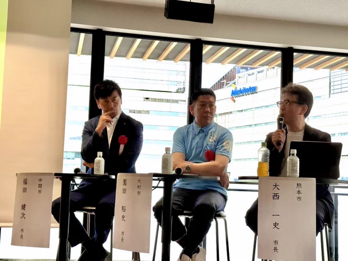 ディスポーザサミット in 九州のパネルディスカッションで発言する私と、大村市の園田市長、中間市の福田市長。