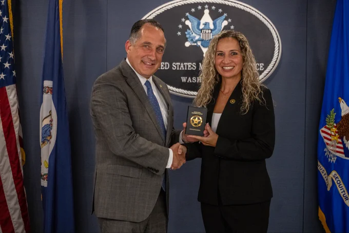Congratulations to the eight newly appointed U.S. Marshals who recently took the oath of office administered by Director Serralta. Their willingness to serve exemplifies the professionalism, integrity, and dedication that define the U.S. Marshals Service. 🇺🇸

#USMarshals