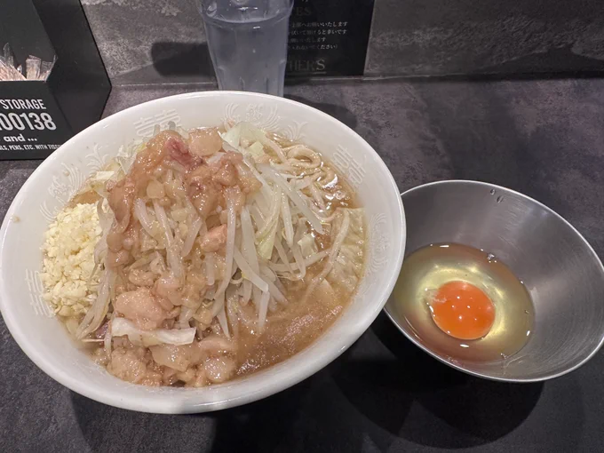 Hi-Fat Noodle BUTCHER’S
ラーメン（200g）NA   生卵（紅）
店主さんが久し振りに復帰とのことで来店せねば、で訪問。
🍜は相変わらず美味しかったのですが、生卵、コレめちゃくちゃ美味しい。毎回頼もうかな。