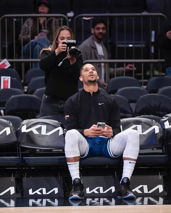 McKayla takes a photo of Josh Hart