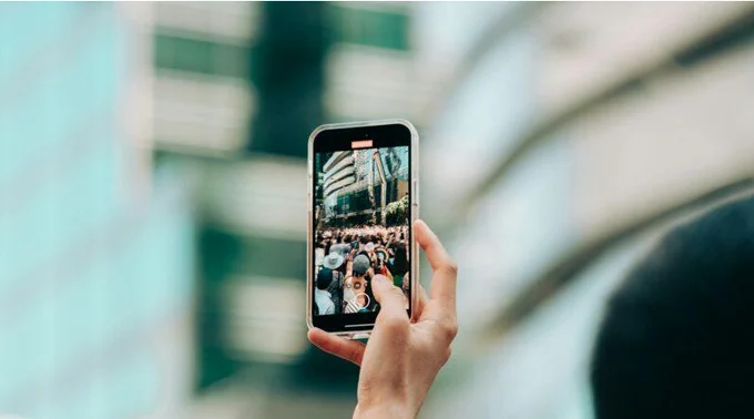 This image shows a hand holding a cell phone.