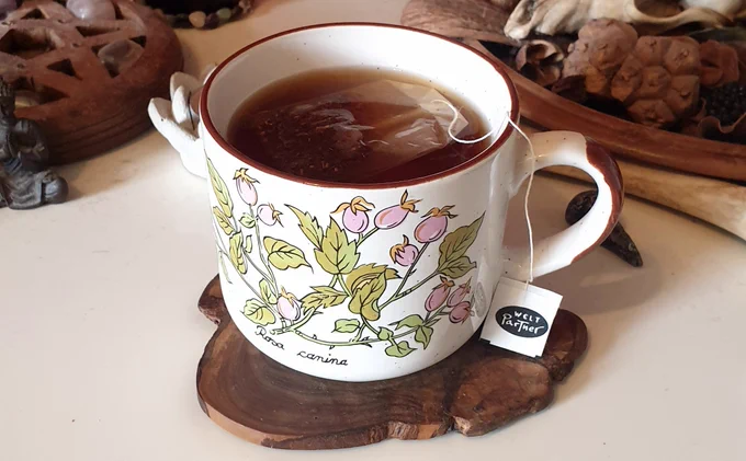 Ingredients:

rooibos (98%)
vanilla (1%)
mandarin essential oil (1%)

1 tsp of honey from a local beekeeper I like supporting (cals don't count in this case let's be real)
