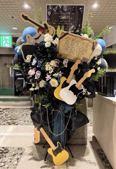お花屋さんにオーダーするのは、勿論オシャレなモノが出来るけど…皆んなで色々相談しながら、作り上げるフラスタは、世界に一つだし、本当にいいよね⚾️