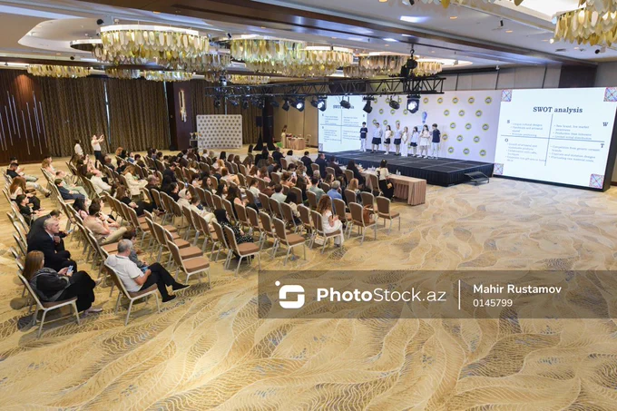 🏆 "Miniboss Biznes Məktəbi"nin təşkilatçılığı ilə keçirilən Startaplar üzrə Milli Çempionat

💼 "MiniBoss Business School Baku"nun təşkilatçılığı ilə 👦 6-17 yaşlı uşaq və yeniyetmələr arasında 🚀 Startaplar üzrə Milli Çempionat uğurla baş tutub. 📈 Çempionatda 20 komanda iki əsas istiqamət üzrə - 💡 SIFE (Startups in Innovative Free Entrepreneurship) və 🌍 SAGE (Startups for the Advancement of a Global Environment) kateqoriyalarında mübarizə aparıb. 📊 İştirakçıların layihələri mənfəətlilik, innovativlik, 📢 mediada işıqlandırılma, münsiflər heyətinin suallarına cavab vermə bacarığı kimi 🔑 meyarlar əsasında qiymətləndirilib. 

🥇Çempionatın yekun nəticələrinə əsasən, hər iki kateqoriya üzrə ən yüksək nəticə göstərən üç komanda qalib elan olunub. 🎖️ Bununla yanaşı, iştirakçılar müxtəlif 🎁 xüsusi nominasiyalar üzrə də mükafatlandırılıblar. 

 📸 Daha çox foto və məlumat üçün link:⤵️
https://photostock.az/media/6A2D072C6E6C8

#miniboss #photostockaz #tədbir #bakı #azərbaycan