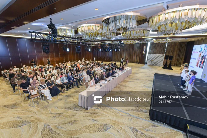 🏆 "Miniboss Biznes Məktəbi"nin təşkilatçılığı ilə keçirilən Startaplar üzrə Milli Çempionat

💼 "MiniBoss Business School Baku"nun təşkilatçılığı ilə 👦 6-17 yaşlı uşaq və yeniyetmələr arasında 🚀 Startaplar üzrə Milli Çempionat uğurla baş tutub. 📈 Çempionatda 20 komanda iki əsas istiqamət üzrə - 💡 SIFE (Startups in Innovative Free Entrepreneurship) və 🌍 SAGE (Startups for the Advancement of a Global Environment) kateqoriyalarında mübarizə aparıb. 📊 İştirakçıların layihələri mənfəətlilik, innovativlik, 📢 mediada işıqlandırılma, münsiflər heyətinin suallarına cavab vermə bacarığı kimi 🔑 meyarlar əsasında qiymətləndirilib. 

🥇Çempionatın yekun nəticələrinə əsasən, hər iki kateqoriya üzrə ən yüksək nəticə göstərən üç komanda qalib elan olunub. 🎖️ Bununla yanaşı, iştirakçılar müxtəlif 🎁 xüsusi nominasiyalar üzrə də mükafatlandırılıblar. 

 📸 Daha çox foto və məlumat üçün link:⤵️
https://photostock.az/media/6A2D072C6E6C8

#miniboss #photostockaz #tədbir #bakı #azərbaycan