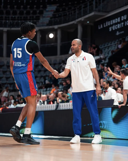 Tony Parker entraîneur de l’Équipe de France U17 lors d’un match de préparation à la Coupe du Monde U17 contre la Côte d’Ivoire.