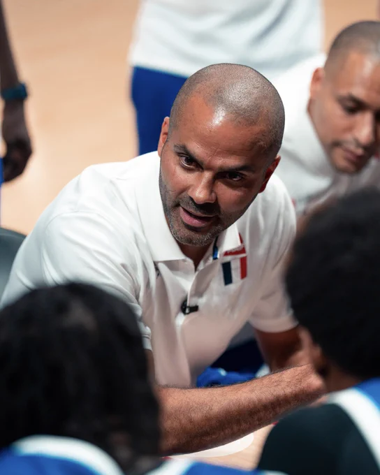 Tony Parker entraîneur de l’Équipe de France U17 lors d’un match de préparation à la Coupe du Monde U17 contre la Côte d’Ivoire.
