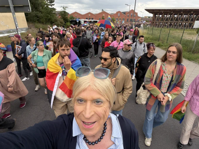 Georgine vor dem CSD