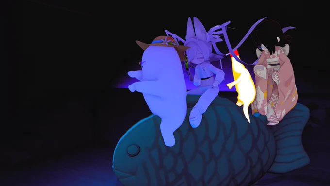 深海のような深い青ライトの中、たいやきに乗って船を漕ぐ3人と先頭で踊る白いもちもち

たいやき aaway
先頭 かなたんぼ
船漕ぎ１ SSSSSSR
船漕ぎ２ めどう
船漕ぎ３ Nipper
