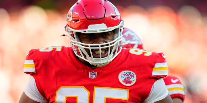 Yahoo Sports ranks Chiefs DL Jones as No. 5 defensive player for 2026