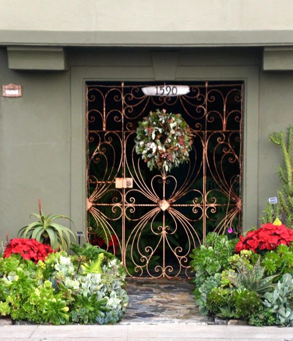 Door on Great Highway in San Francisco, California © @_jeffreyr
