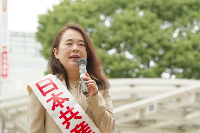 立川駅で演説をする永元きょう子