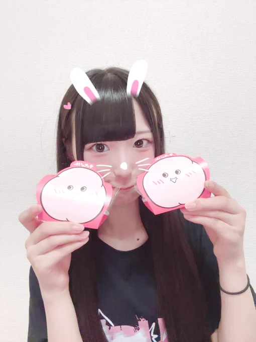 まちにまったもっちゅりん！みたらしときなこげっとしたよ~！！！どっちもとーーーっても美味しかったけどじゅりはきなこ推し🩷いちごも食べてみたい
ポンデリングでかくしてきなことみたらしかけた感じ?です^^ﾂﾀﾜﾚ
じゅりはもちもちがだいすきだからこれは何回も食べる🤤🍩次はサーティワン🍨