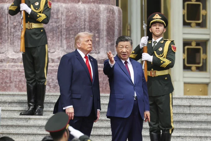 2026年5月14日に行われた米中首脳会談。北京の人民大会堂で歓迎式典に臨むトランプ米大統領（左）と中国の習近平国家主席（写真：共同通信社）