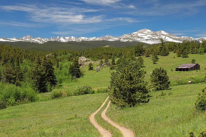 🌿 Where the winding road meets the Rockies. 🏔️ The beauty of Boulder County, Colorado, captured for your wall.
https://james-insogna.pixels.com/featured/hills-of-boulder-county-colorado-james-bo-insogna.html⁠� #Colorado #BoulderCounty #LandscapePhotography #WallArt
