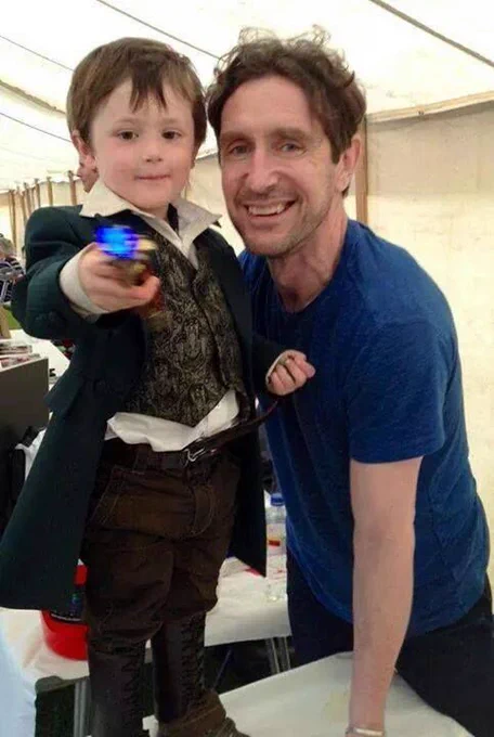 Paul McGann with a little boy who is cosplaying his Time War costume
